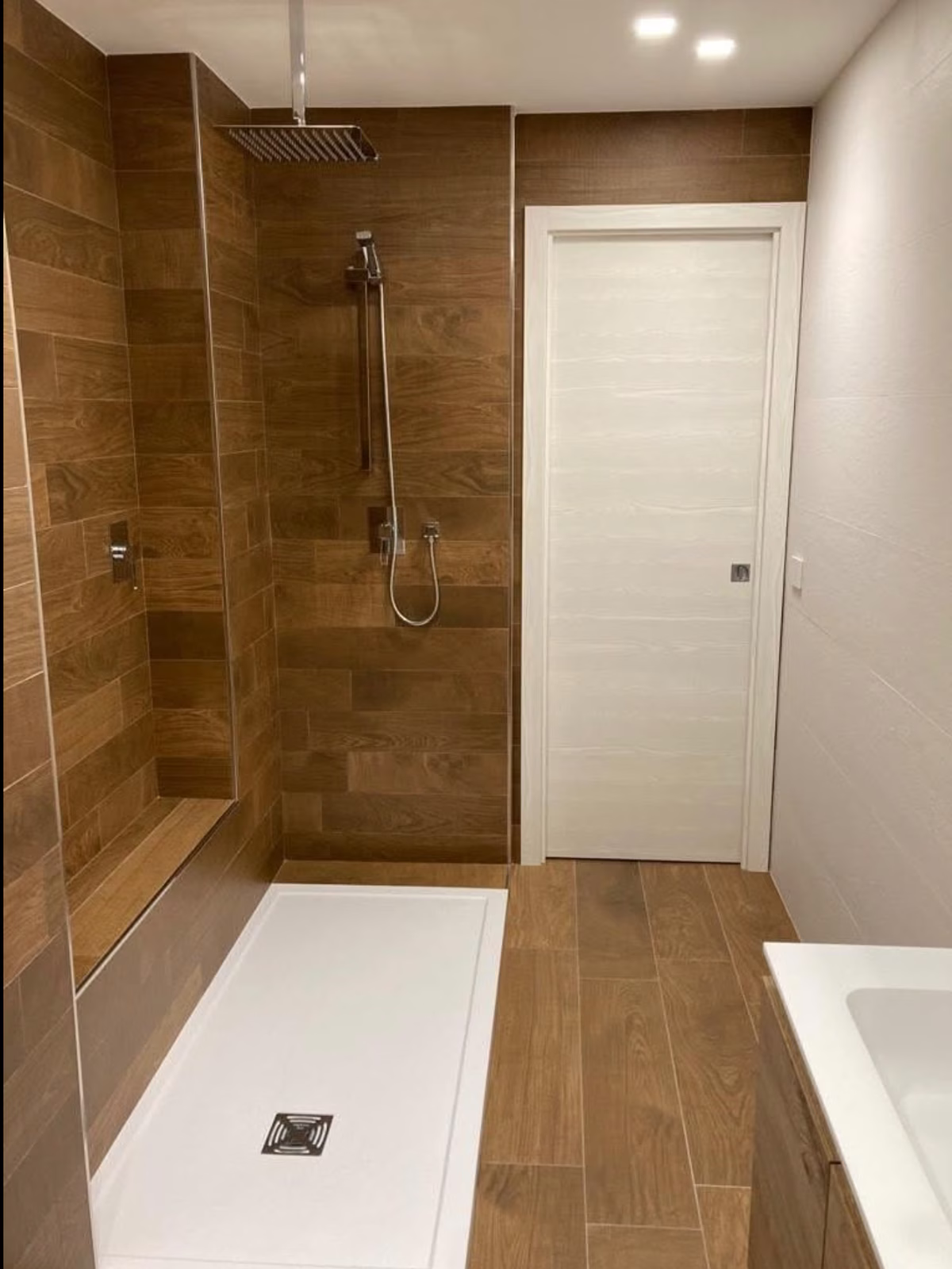 Box doccia in esposizione — showroom Progetto Bagno Barletta
