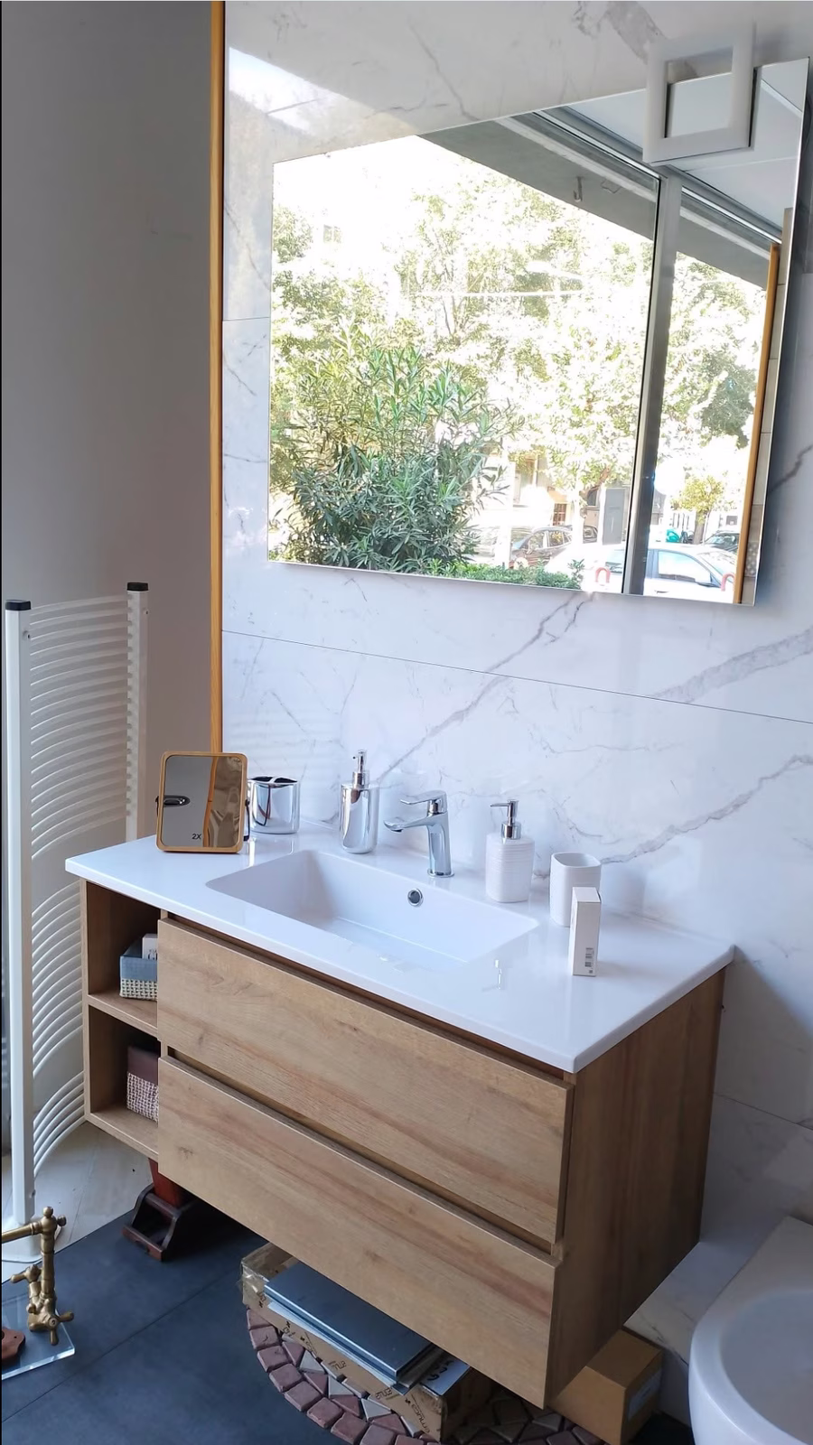 Sanitari design in esposizione — showroom Barletta